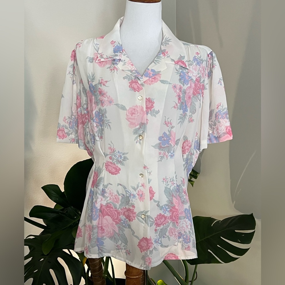 Vintage Floral Lightweight Fitted Button Blouse